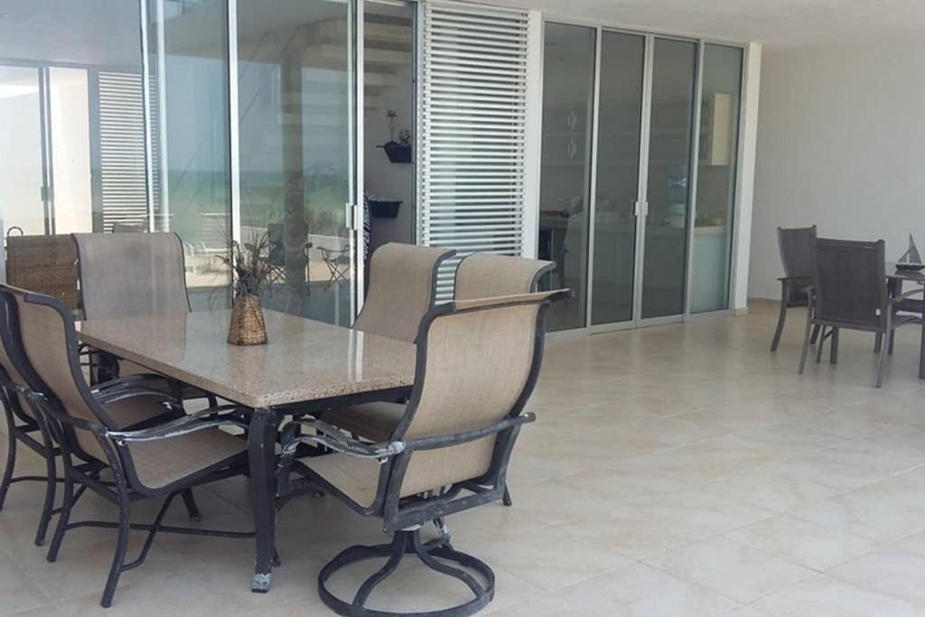 Designer'S House Beach Front Superb Ocean View Hi Speed Wifi Villa Telchac Puerto Exteriör bild